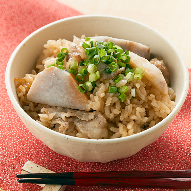 「豚肉と里芋の加賀棒ほうじ茶炊き込みご飯」